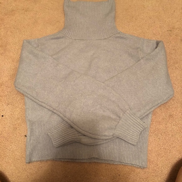 โ SOLD โ ๐ธ ULTRA SOFT SWEATER ๐ธ - Picture 1 of 2